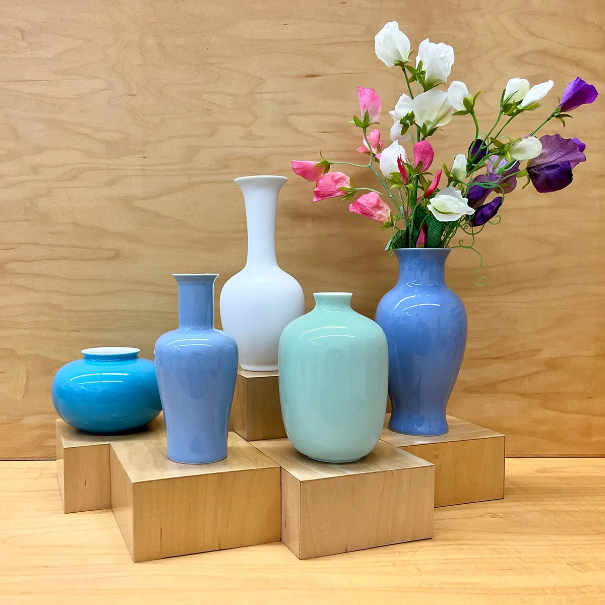 Mini urn porcelain vase