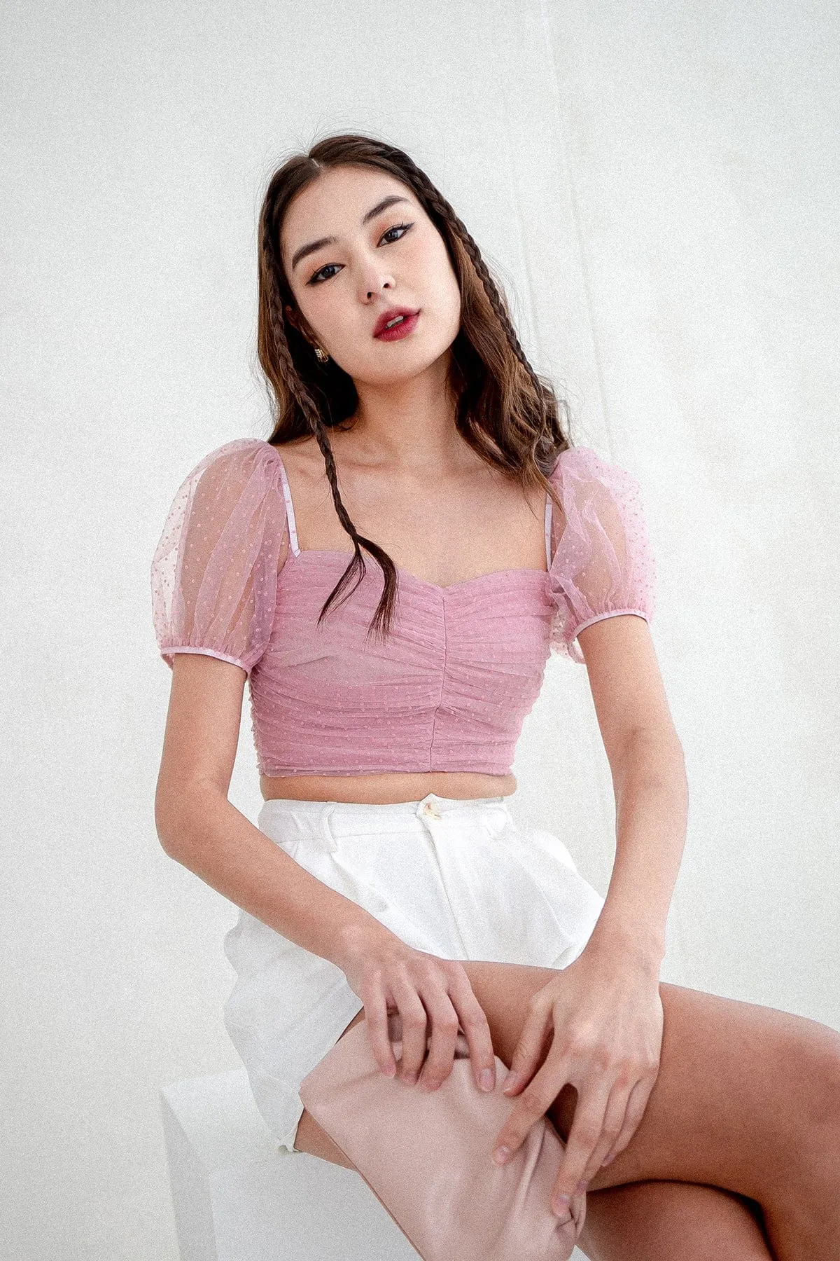 QUINLIVAN RUCHED SWISSDOT SLEEVES TOP IN CANDY PINK