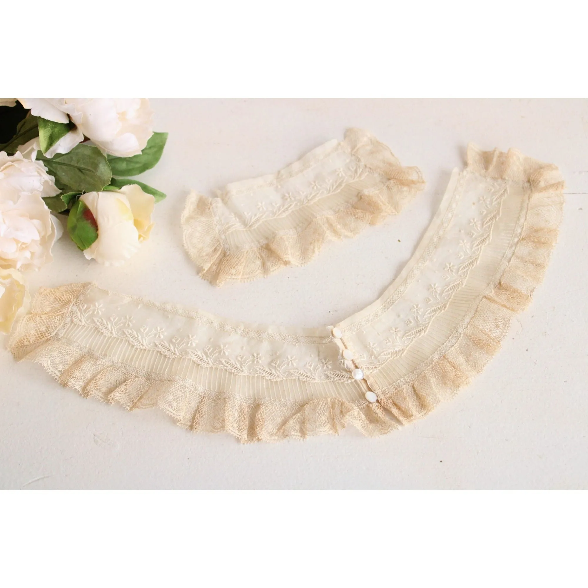 Vintage 1900s 1910s Collar in Beige Lace