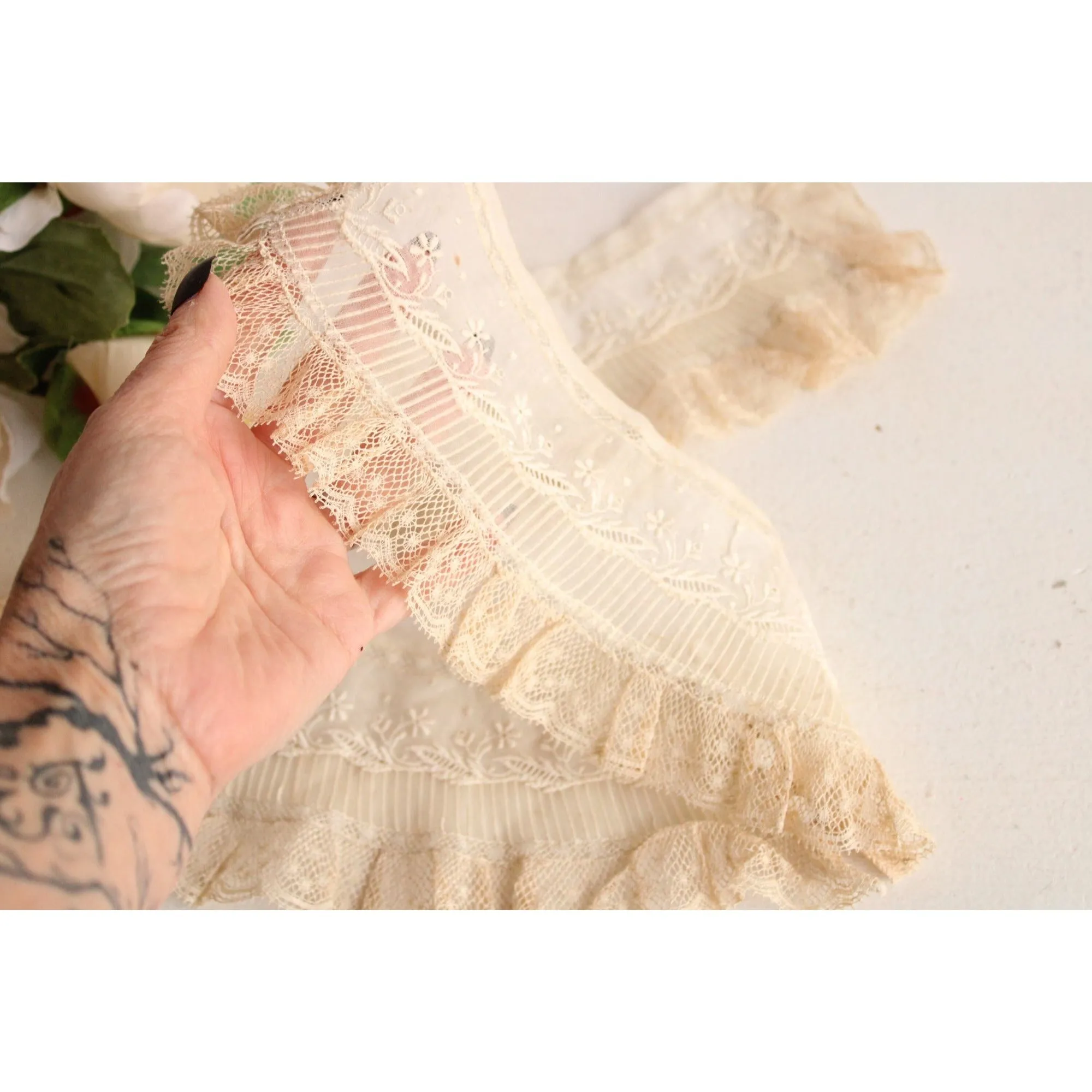 Vintage 1900s 1910s Collar in Beige Lace